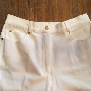 (575). St John white pants.  Size 6